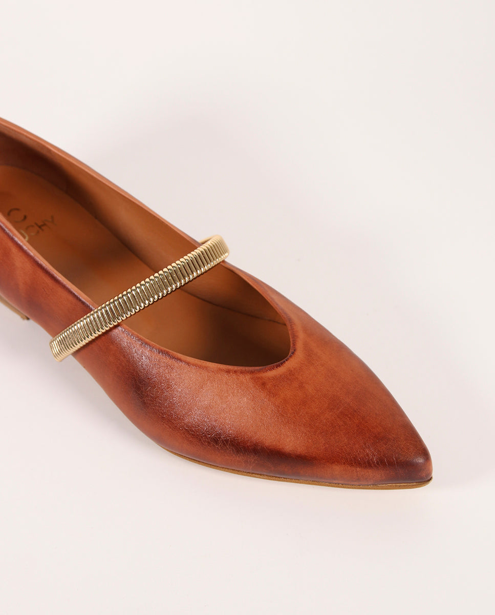 Leather ballerina with golden central strap | Themis Caramel