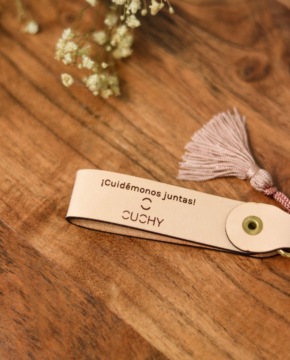 Llavero CUCHY de piel natural | Día contra el cáncer de mama - cuchy.es